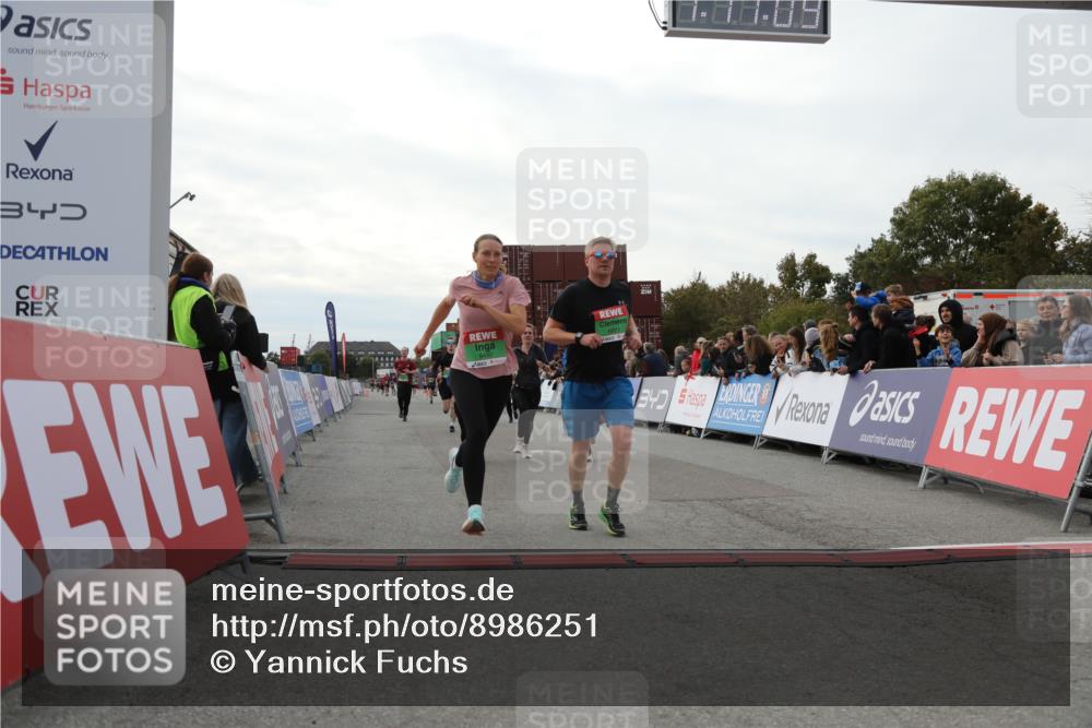 03.10.2025 - Köhlbrandbrückenlauf Yannick Fuchs http://msf.ph/oto/8986251 03.10.2025 16:11:07 Ziel 7291, 7363, 7591, 8059, 8220, 8490, 8592, 8923, 9218, 9710, 9726 meine-sportfotos.de