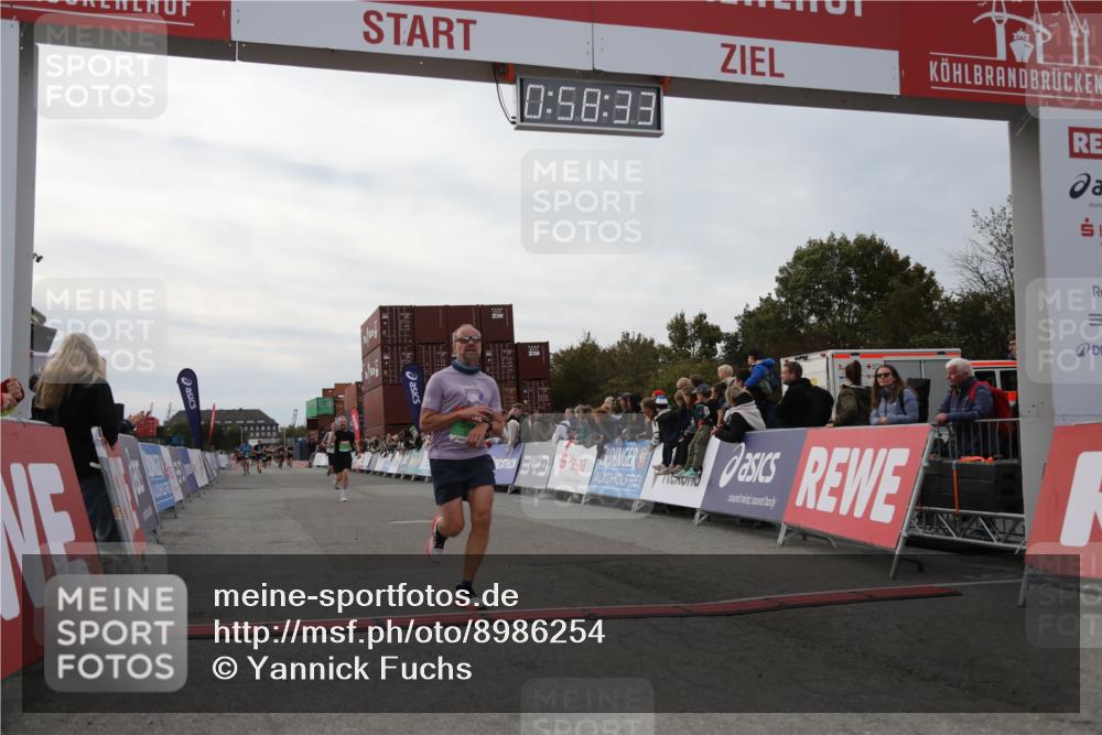 03.10.2025 - Köhlbrandbrückenlauf Yannick Fuchs http://msf.ph/oto/8986254 03.10.2025 15:58:31 Ziel 7121, 9057, 9715 meine-sportfotos.de