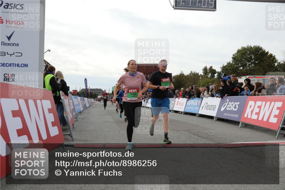 03.10.2025 - Köhlbrandbrückenlauf Yannick Fuchs http://msf.ph/oto/8986256 03.10.2025 16:11:07 Ziel 7291, 7363, 7591, 8059, 8220, 8490, 8592, 8923, 9218, 9710, 9726 meine-sportfotos.de