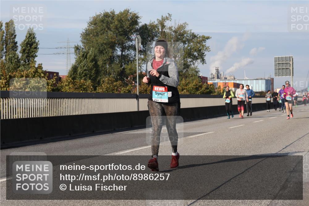 03.10.2025 - Köhlbrandbrückenlauf Luisa Fischer http://msf.ph/oto/8986257 03.10.2025 11:19:16 Position 3 2426 meine-sportfotos.de
