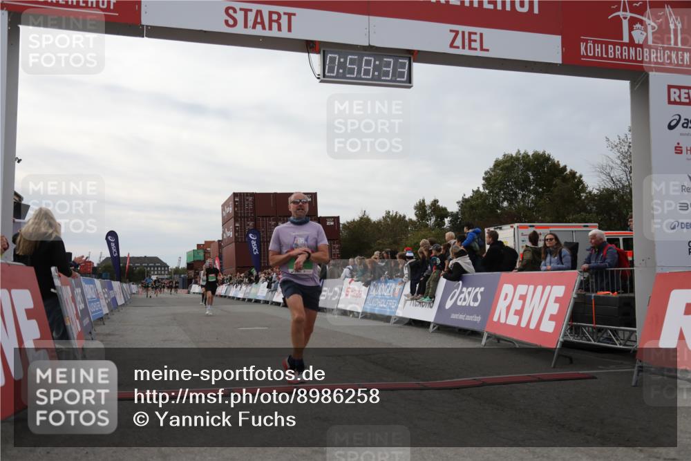 03.10.2025 - Köhlbrandbrückenlauf Yannick Fuchs http://msf.ph/oto/8986258 03.10.2025 15:58:31 Ziel 7121, 9057, 9715 meine-sportfotos.de
