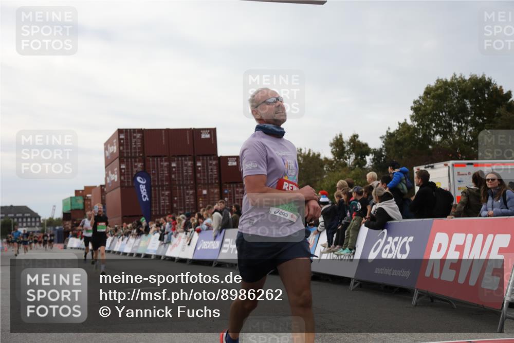 03.10.2025 - Köhlbrandbrückenlauf Yannick Fuchs http://msf.ph/oto/8986262 03.10.2025 15:58:32 Ziel 7121, 9057, 9715 meine-sportfotos.de