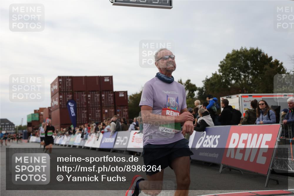 03.10.2025 - Köhlbrandbrückenlauf Yannick Fuchs http://msf.ph/oto/8986264 03.10.2025 15:58:32 Ziel 7121, 9057, 9715 meine-sportfotos.de