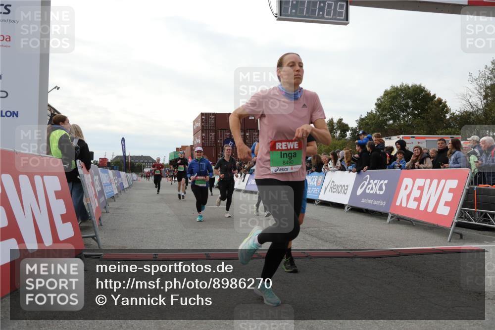 03.10.2025 - Köhlbrandbrückenlauf Yannick Fuchs http://msf.ph/oto/8986270 03.10.2025 16:11:08 Ziel 7291, 7363, 7515, 7591, 8059, 8220, 8490, 8592, 8923, 9218, 9710, 9726 meine-sportfotos.de