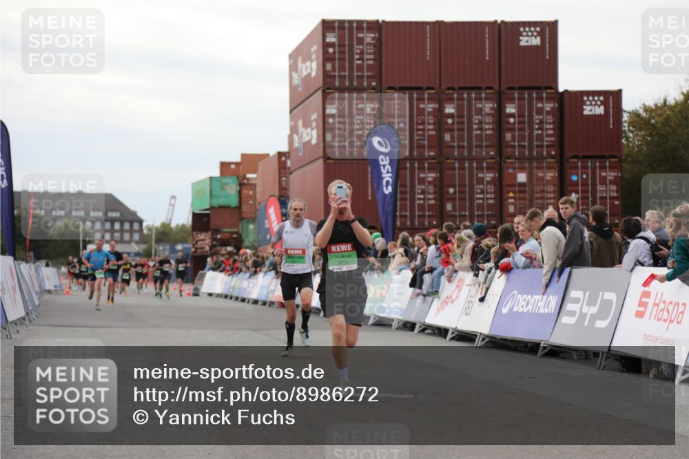 03.10.2025 - Köhlbrandbrückenlauf Yannick Fuchs http://msf.ph/oto/8986272 03.10.2025 15:58:33 Ziel 7121, 9057, 9715 meine-sportfotos.de