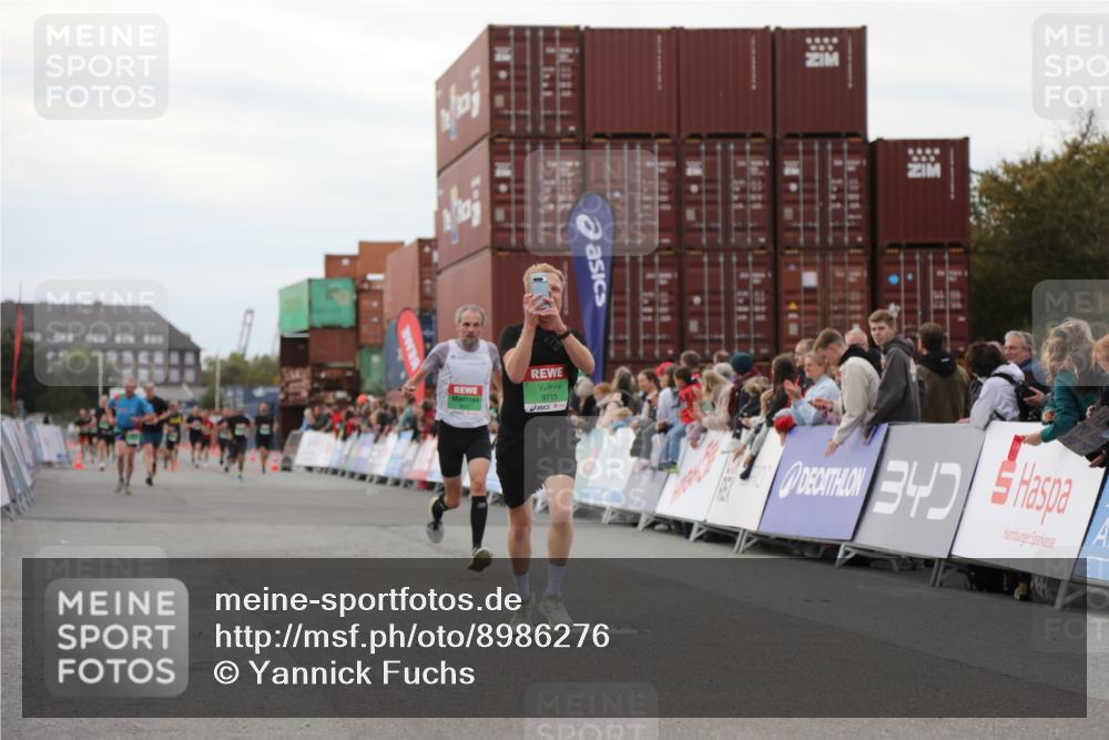 03.10.2025 - Köhlbrandbrückenlauf Yannick Fuchs http://msf.ph/oto/8986276 03.10.2025 15:58:33 Ziel 7121, 9057, 9715 meine-sportfotos.de