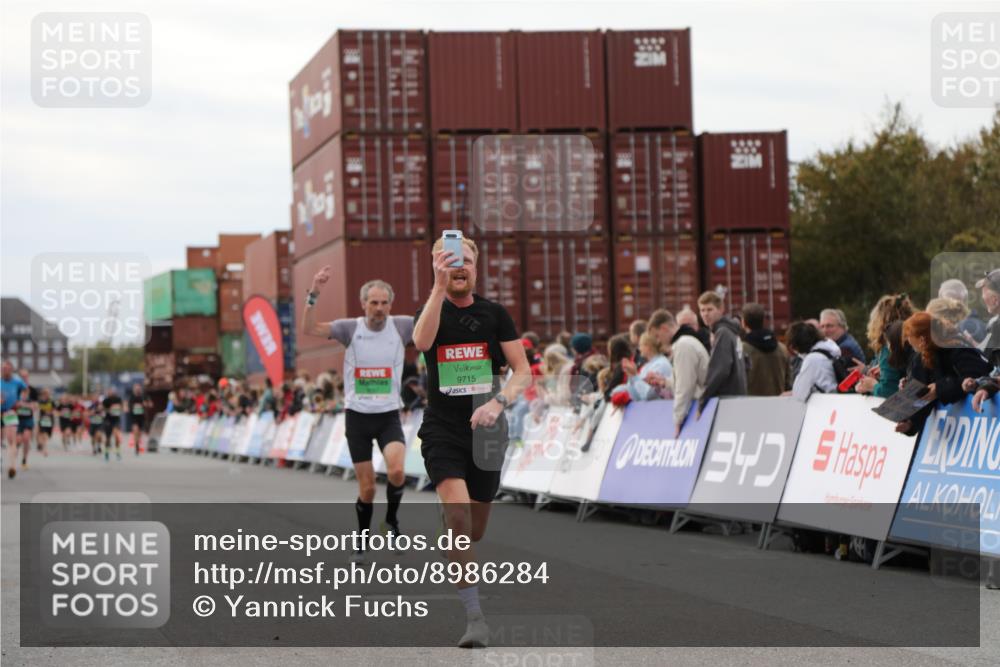 03.10.2025 - Köhlbrandbrückenlauf Yannick Fuchs http://msf.ph/oto/8986284 03.10.2025 15:58:34 Ziel 7121, 9057, 9715 meine-sportfotos.de