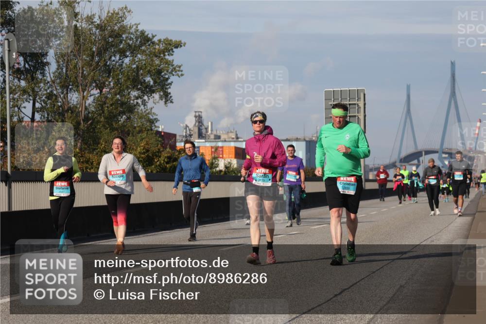 03.10.2025 - Köhlbrandbrückenlauf Luisa Fischer http://msf.ph/oto/8986286 03.10.2025 11:19:22 Position 3 2547, 2199, 2479, 2839 meine-sportfotos.de