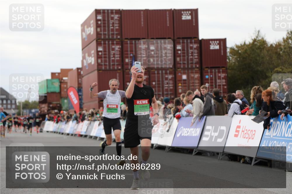 03.10.2025 - Köhlbrandbrückenlauf Yannick Fuchs http://msf.ph/oto/8986289 03.10.2025 15:58:34 Ziel 7121, 9057, 9715 meine-sportfotos.de