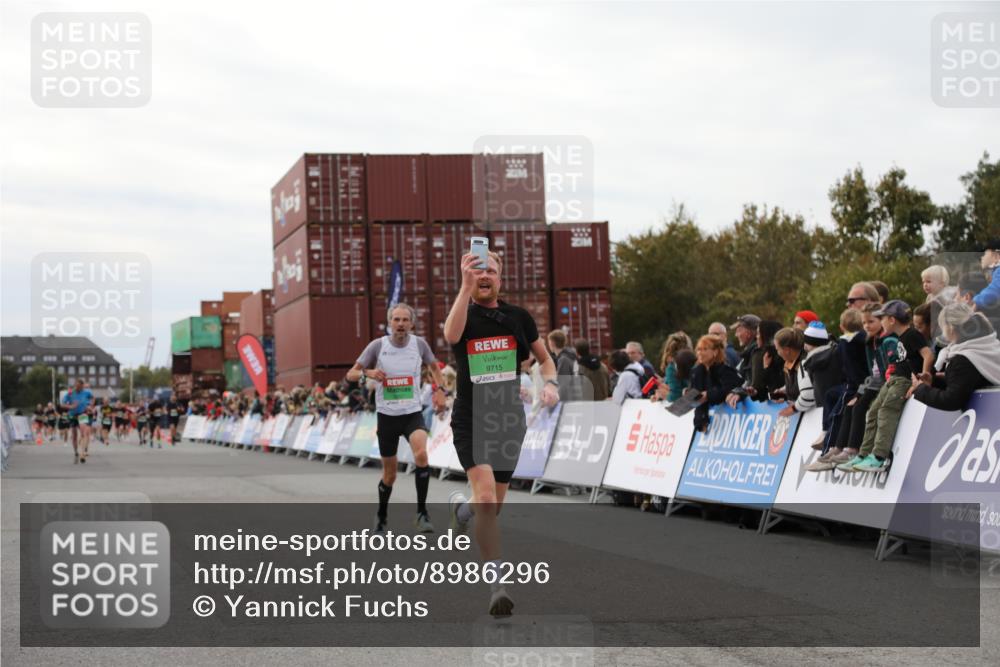 03.10.2025 - Köhlbrandbrückenlauf Yannick Fuchs http://msf.ph/oto/8986296 03.10.2025 15:58:34 Ziel 7121, 9057, 9715 meine-sportfotos.de