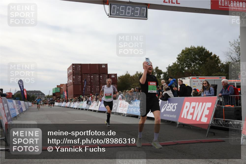 03.10.2025 - Köhlbrandbrückenlauf Yannick Fuchs http://msf.ph/oto/8986319 03.10.2025 15:58:35 Ziel 7121, 9057, 9715 meine-sportfotos.de