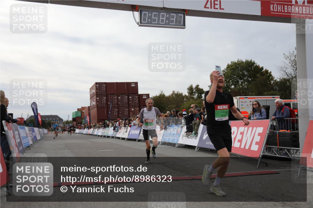 03.10.2025 - Köhlbrandbrückenlauf Yannick Fuchs http://msf.ph/oto/8986323 03.10.2025 15:58:36 Ziel 7176, 9057, 9715 meine-sportfotos.de