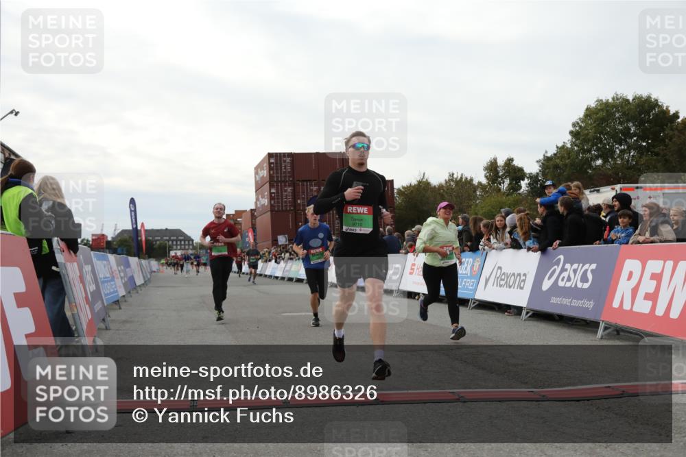 03.10.2025 - Köhlbrandbrückenlauf Yannick Fuchs http://msf.ph/oto/8986326 03.10.2025 16:11:11 Ziel 7291, 7363, 7515, 7591, 8059, 8490, 8592, 8923, 9218, 9710, 9726 meine-sportfotos.de