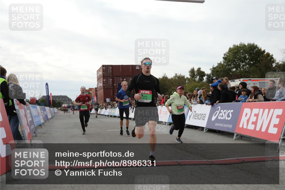 03.10.2025 - Köhlbrandbrückenlauf Yannick Fuchs http://msf.ph/oto/8986331 03.10.2025 16:11:11 Ziel 7291, 7363, 7515, 7591, 8059, 8490, 8592, 8923, 9218, 9710, 9726 meine-sportfotos.de