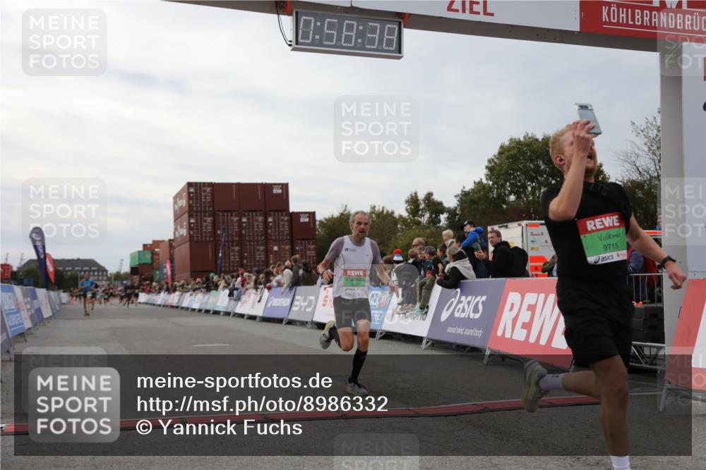 03.10.2025 - Köhlbrandbrückenlauf Yannick Fuchs http://msf.ph/oto/8986332 03.10.2025 15:58:36 Ziel 7176, 9057, 9715 meine-sportfotos.de