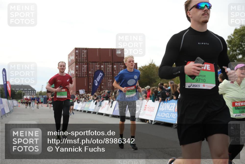 03.10.2025 - Köhlbrandbrückenlauf Yannick Fuchs http://msf.ph/oto/8986342 03.10.2025 16:11:12 Ziel 7291, 7363, 7515, 7591, 8059, 8592, 9067, 9068, 9218, 9710, 9726 meine-sportfotos.de