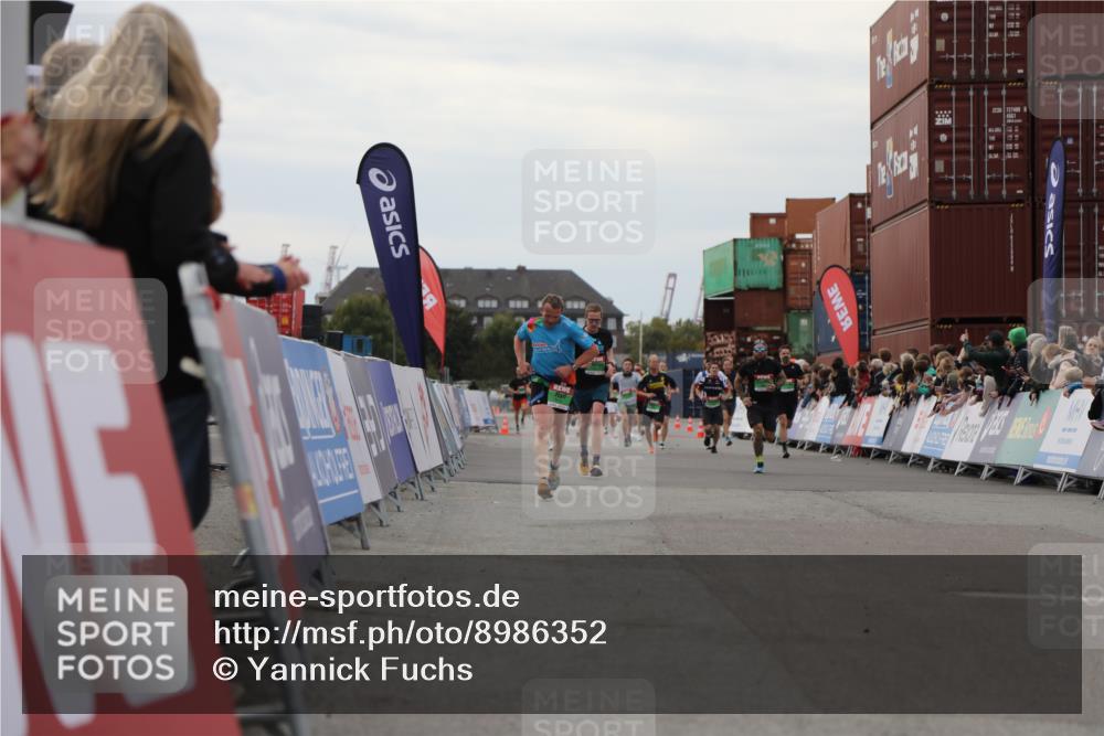 03.10.2025 - Köhlbrandbrückenlauf Yannick Fuchs http://msf.ph/oto/8986352 03.10.2025 15:58:39 Ziel 7017, 7176, 9057, 9582 meine-sportfotos.de