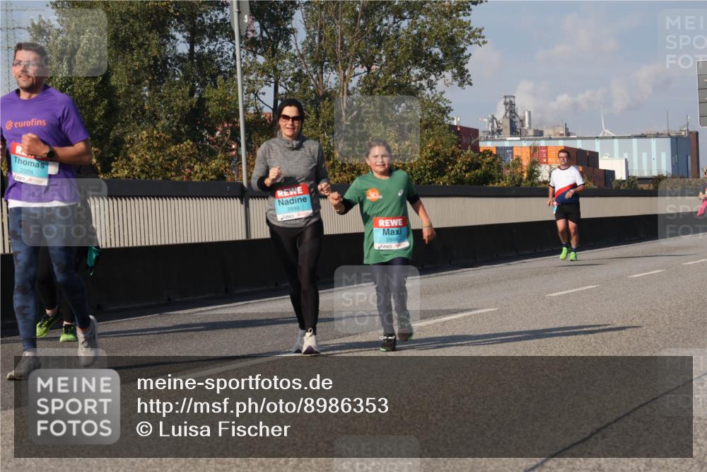03.10.2025 - Köhlbrandbrückenlauf Luisa Fischer http://msf.ph/oto/8986353 03.10.2025 11:19:33 Position 3 2988, 2899, 2898 meine-sportfotos.de