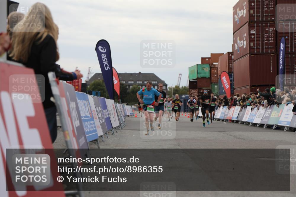 03.10.2025 - Köhlbrandbrückenlauf Yannick Fuchs http://msf.ph/oto/8986355 03.10.2025 15:58:39 Ziel 7017, 7176, 9057, 9582 meine-sportfotos.de