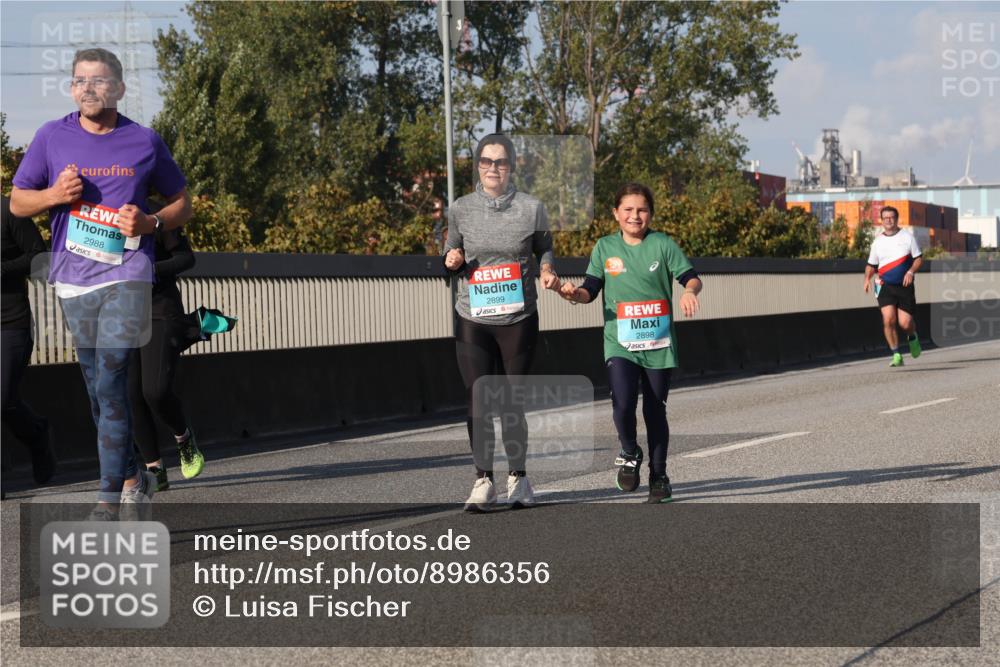 03.10.2025 - Köhlbrandbrückenlauf Luisa Fischer http://msf.ph/oto/8986356 03.10.2025 11:19:34 Position 3 2988, 2899, 2898 meine-sportfotos.de