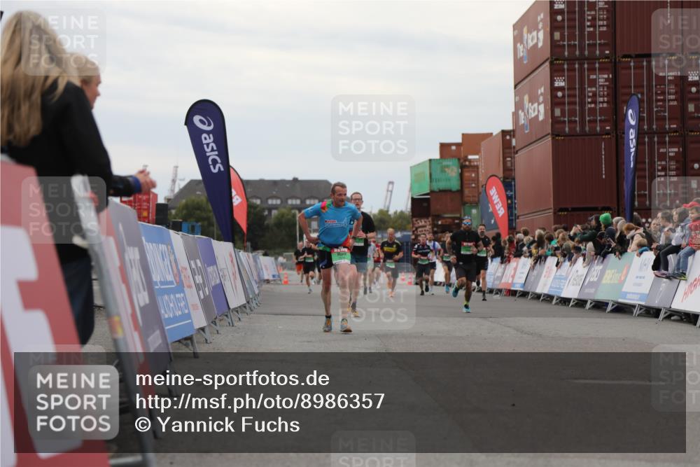 03.10.2025 - Köhlbrandbrückenlauf Yannick Fuchs http://msf.ph/oto/8986357 03.10.2025 15:58:40 Ziel 7017, 7176, 9057, 9187, 9582 meine-sportfotos.de