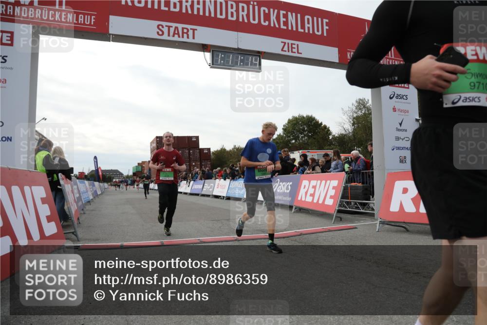 03.10.2025 - Köhlbrandbrückenlauf Yannick Fuchs http://msf.ph/oto/8986359 03.10.2025 16:11:13 Ziel 7291, 7515, 7591, 8059, 9067, 9068, 9218, 9710, 9726 meine-sportfotos.de