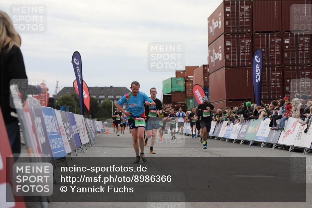 03.10.2025 - Köhlbrandbrückenlauf Yannick Fuchs http://msf.ph/oto/8986366 03.10.2025 15:58:41 Ziel 7017, 7081, 7176, 7182, 7737, 9187, 9582 meine-sportfotos.de