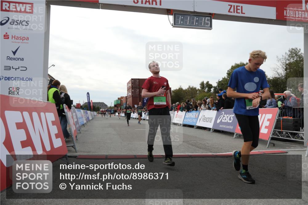 03.10.2025 - Köhlbrandbrückenlauf Yannick Fuchs http://msf.ph/oto/8986371 03.10.2025 16:11:13 Ziel 7291, 7515, 7591, 8059, 9067, 9068, 9218, 9710, 9726 meine-sportfotos.de