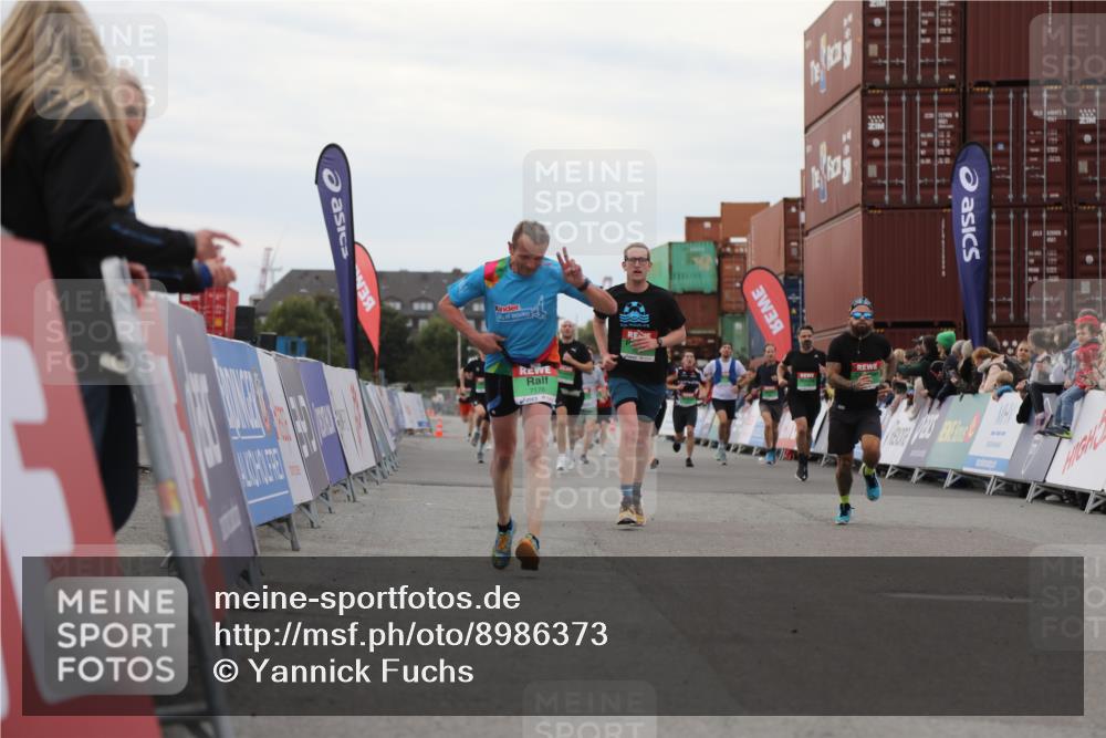 03.10.2025 - Köhlbrandbrückenlauf Yannick Fuchs http://msf.ph/oto/8986373 03.10.2025 15:58:42 Ziel 7017, 7081, 7117, 7176, 7182, 7737, 9086, 9187, 9582 meine-sportfotos.de
