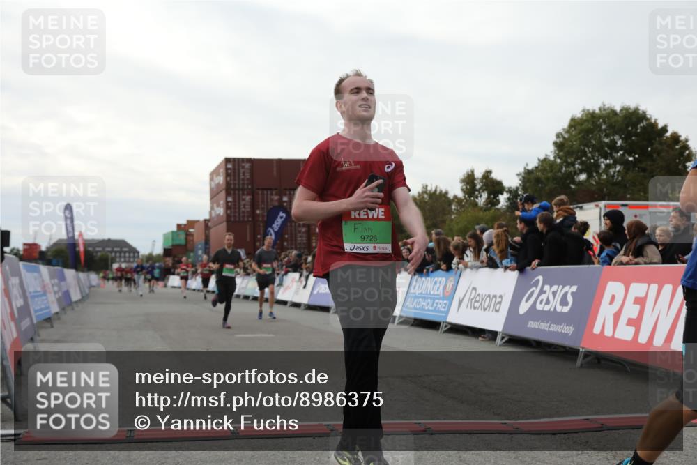 03.10.2025 - Köhlbrandbrückenlauf Yannick Fuchs http://msf.ph/oto/8986375 03.10.2025 16:11:14 Ziel 7291, 7515, 7591, 9067, 9068, 9218, 9710, 9726 meine-sportfotos.de