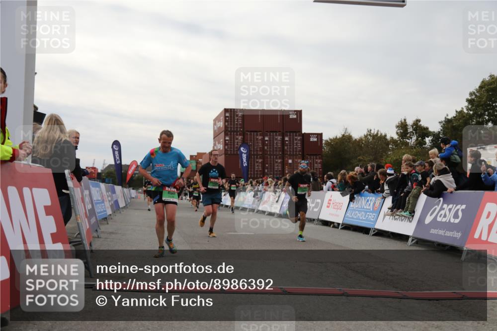 03.10.2025 - Köhlbrandbrückenlauf Yannick Fuchs http://msf.ph/oto/8986392 03.10.2025 15:58:44 Ziel 7017, 7081, 7101, 7117, 7176, 7182, 7244, 7737, 9086, 9187, 9512, 9582 meine-sportfotos.de