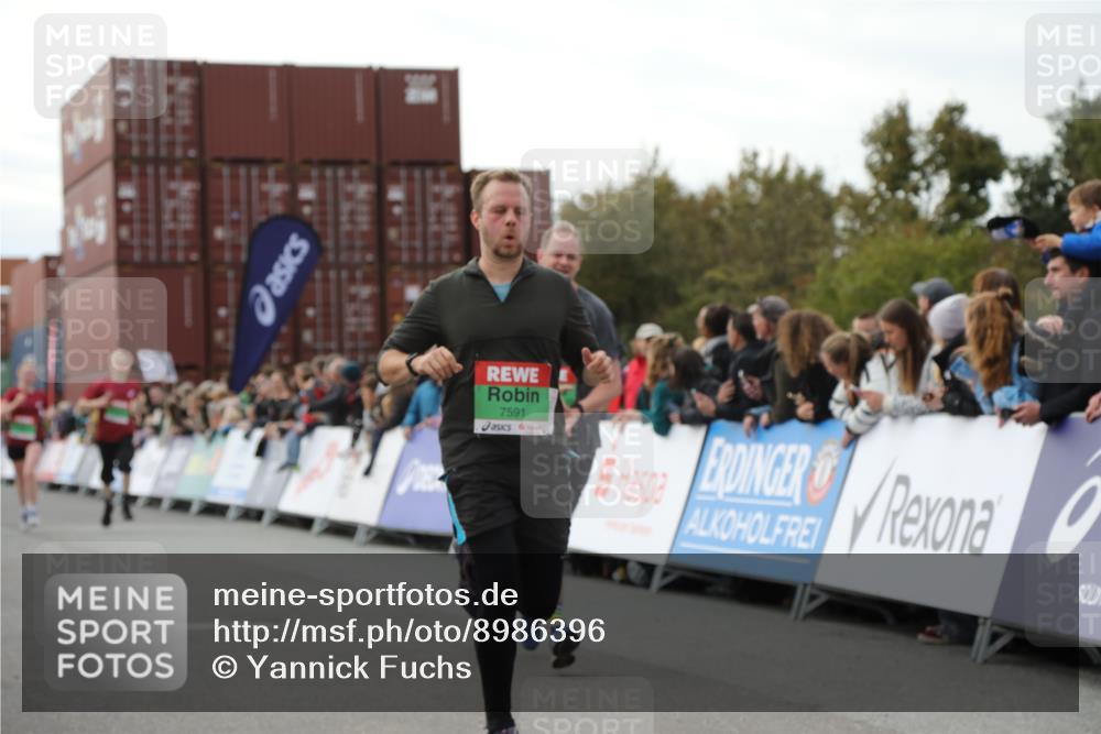 03.10.2025 - Köhlbrandbrückenlauf Yannick Fuchs http://msf.ph/oto/8986396 03.10.2025 16:11:15 Ziel 7291, 7515, 7591, 9067, 9068, 9218, 9597, 9726 meine-sportfotos.de