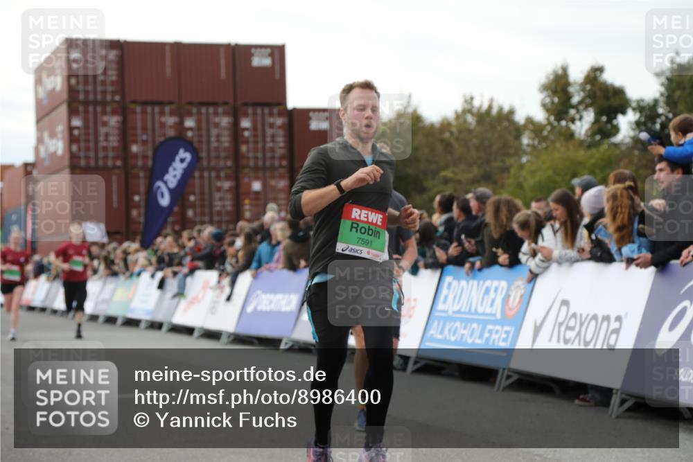 03.10.2025 - Köhlbrandbrückenlauf Yannick Fuchs http://msf.ph/oto/8986400 03.10.2025 16:11:15 Ziel 7291, 7515, 7591, 9067, 9068, 9218, 9597, 9726 meine-sportfotos.de