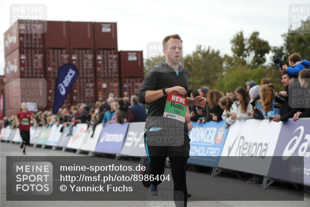03.10.2025 - Köhlbrandbrückenlauf Yannick Fuchs http://msf.ph/oto/8986404 03.10.2025 16:11:16 Ziel 7291, 7515, 7591, 9067, 9068, 9597, 9726 meine-sportfotos.de