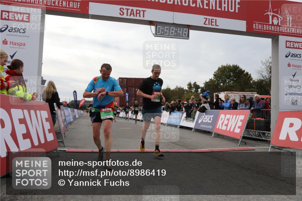 03.10.2025 - Köhlbrandbrückenlauf Yannick Fuchs http://msf.ph/oto/8986419 03.10.2025 15:58:46 Ziel 7017, 7081, 7101, 7117, 7120, 7176, 7182, 7244, 7737, 9086, 9186, 9187, 9512, 9582 meine-sportfotos.de