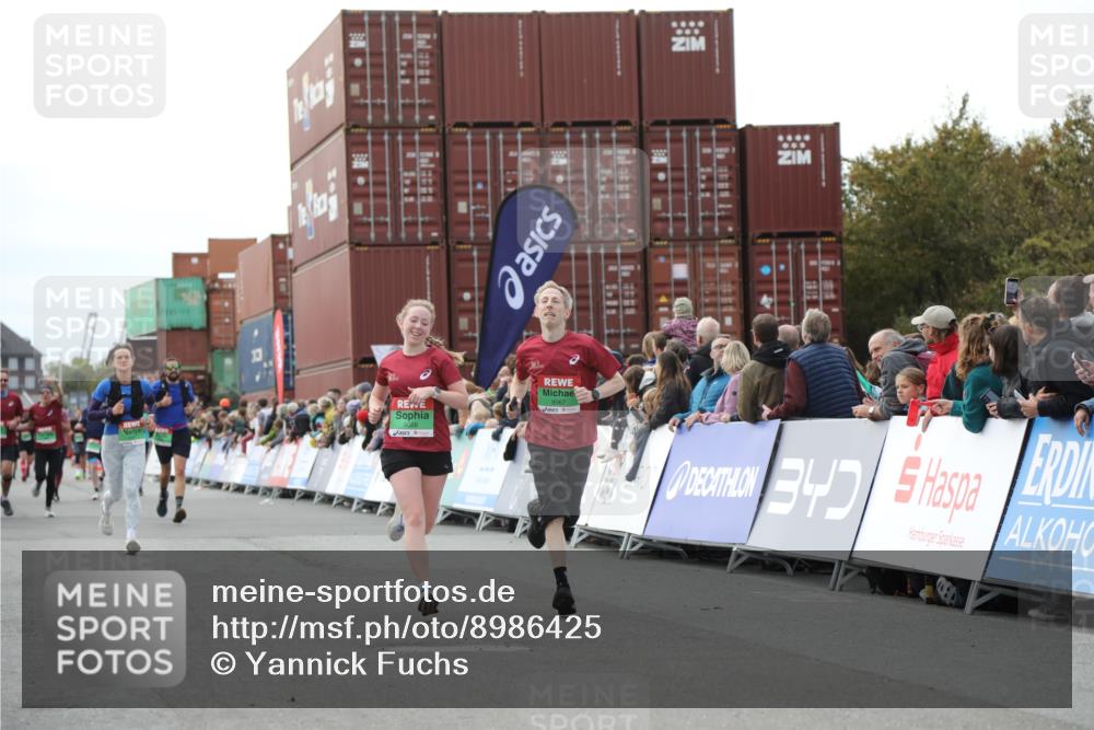 03.10.2025 - Köhlbrandbrückenlauf Yannick Fuchs http://msf.ph/oto/8986425 03.10.2025 16:11:18 Ziel 7472, 7515, 7591, 7765, 7895, 9067, 9068, 9597 meine-sportfotos.de