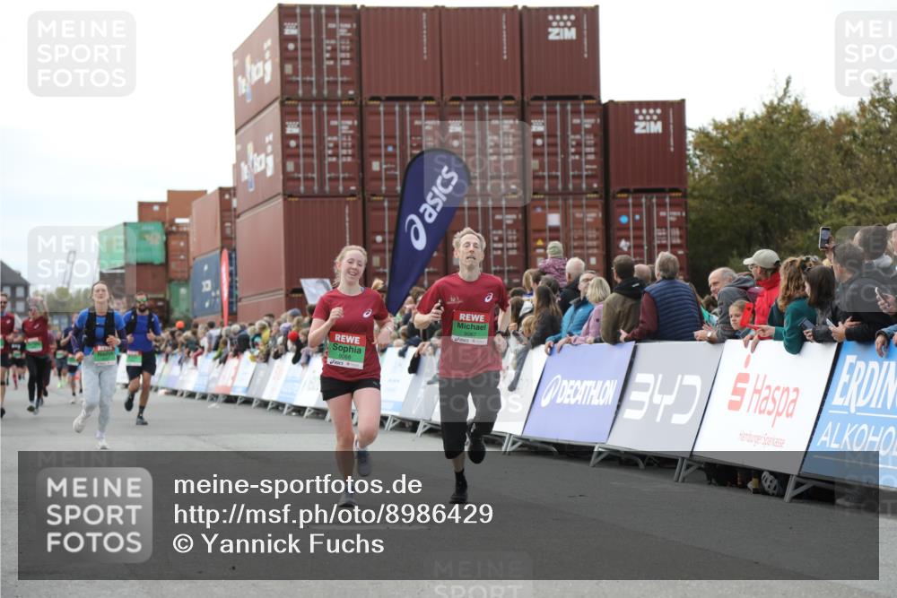03.10.2025 - Köhlbrandbrückenlauf Yannick Fuchs http://msf.ph/oto/8986429 03.10.2025 16:11:18 Ziel 7472, 7515, 7591, 7765, 7895, 9067, 9068, 9597 meine-sportfotos.de