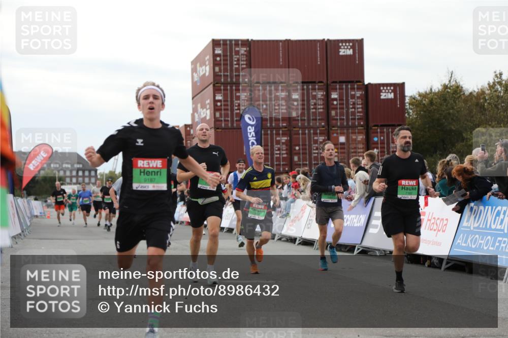 03.10.2025 - Köhlbrandbrückenlauf Yannick Fuchs http://msf.ph/oto/8986432 03.10.2025 15:58:48 Ziel 7017, 7081, 7101, 7117, 7120, 7176, 7182, 7244, 7256, 7356, 7737, 9086, 9186, 9187, 9512, 9582 meine-sportfotos.de