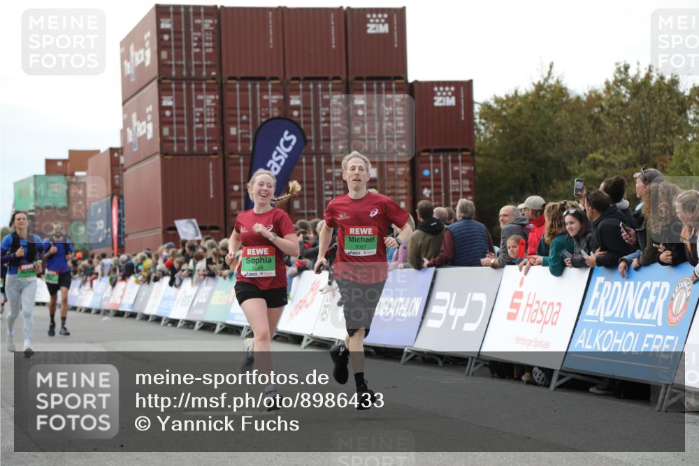 03.10.2025 - Köhlbrandbrückenlauf Yannick Fuchs http://msf.ph/oto/8986433 03.10.2025 16:11:19 Ziel 7472, 7515, 7591, 7765, 7895, 9067, 9068, 9597 meine-sportfotos.de
