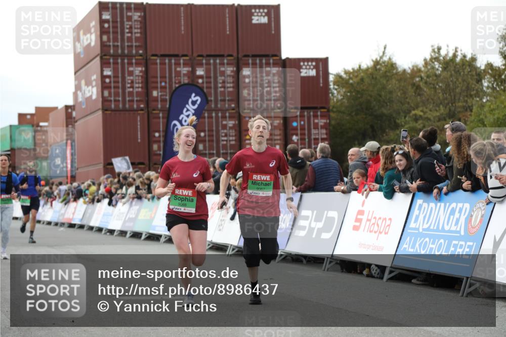 03.10.2025 - Köhlbrandbrückenlauf Yannick Fuchs http://msf.ph/oto/8986437 03.10.2025 16:11:19 Ziel 7472, 7515, 7591, 7765, 7895, 9067, 9068, 9597 meine-sportfotos.de
