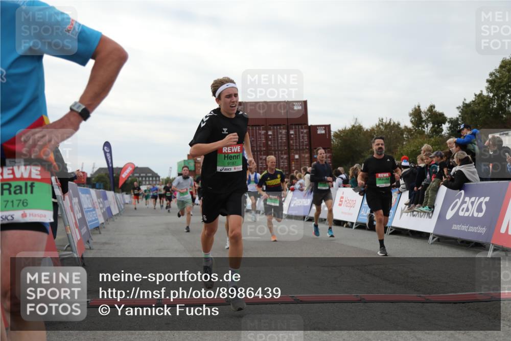 03.10.2025 - Köhlbrandbrückenlauf Yannick Fuchs http://msf.ph/oto/8986439 03.10.2025 15:58:48 Ziel 7017, 7081, 7101, 7117, 7120, 7176, 7182, 7244, 7256, 7356, 7737, 9086, 9186, 9187, 9512, 9582 meine-sportfotos.de