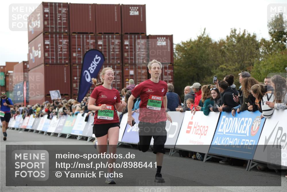 03.10.2025 - Köhlbrandbrückenlauf Yannick Fuchs http://msf.ph/oto/8986441 03.10.2025 16:11:19 Ziel 7472, 7515, 7591, 7765, 7895, 9067, 9068, 9597 meine-sportfotos.de