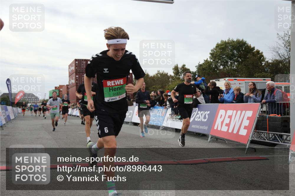 03.10.2025 - Köhlbrandbrückenlauf Yannick Fuchs http://msf.ph/oto/8986443 03.10.2025 15:58:49 Ziel 7017, 7081, 7101, 7117, 7120, 7182, 7238, 7244, 7256, 7356, 7737, 9086, 9186, 9187, 9197, 9512, 9582, 9750 meine-sportfotos.de