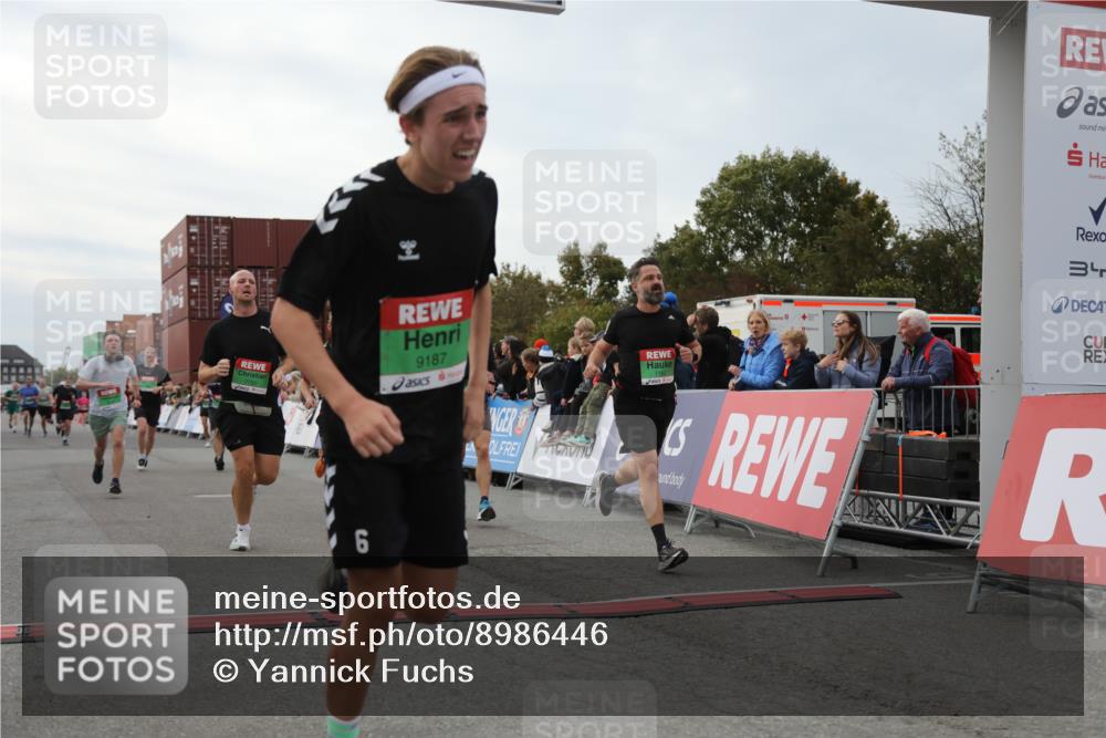 03.10.2025 - Köhlbrandbrückenlauf Yannick Fuchs http://msf.ph/oto/8986446 03.10.2025 15:58:49 Ziel 7017, 7081, 7101, 7117, 7120, 7182, 7238, 7244, 7256, 7356, 7737, 9086, 9186, 9187, 9197, 9512, 9582, 9750 meine-sportfotos.de