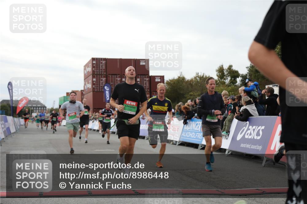03.10.2025 - Köhlbrandbrückenlauf Yannick Fuchs http://msf.ph/oto/8986448 03.10.2025 15:58:49 Ziel 7017, 7081, 7101, 7117, 7120, 7182, 7238, 7244, 7256, 7356, 7737, 9086, 9186, 9187, 9197, 9512, 9582, 9750 meine-sportfotos.de