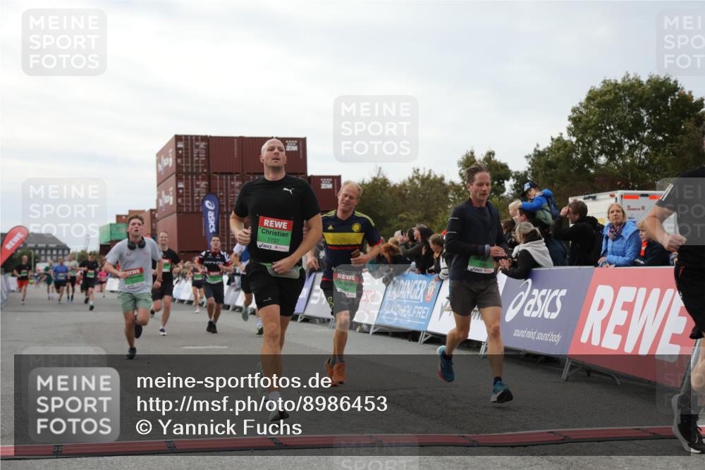 03.10.2025 - Köhlbrandbrückenlauf Yannick Fuchs http://msf.ph/oto/8986453 03.10.2025 15:58:49 Ziel 7017, 7081, 7101, 7117, 7120, 7182, 7238, 7244, 7256, 7356, 7737, 9086, 9186, 9187, 9197, 9512, 9582, 9750 meine-sportfotos.de