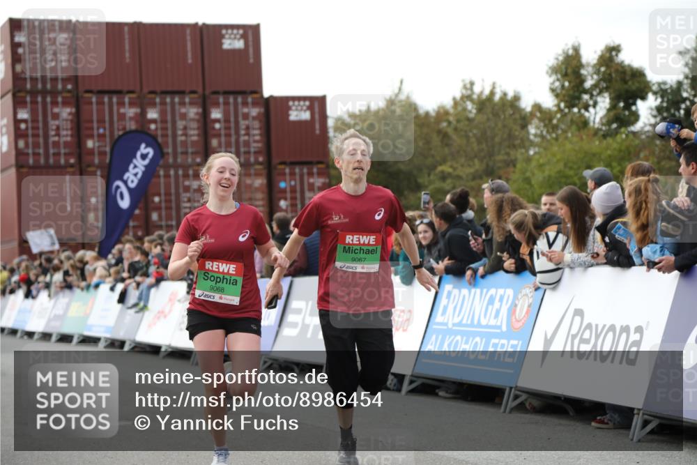 03.10.2025 - Köhlbrandbrückenlauf Yannick Fuchs http://msf.ph/oto/8986454 03.10.2025 16:11:19 Ziel 7472, 7515, 7591, 7765, 7895, 9067, 9068, 9597 meine-sportfotos.de