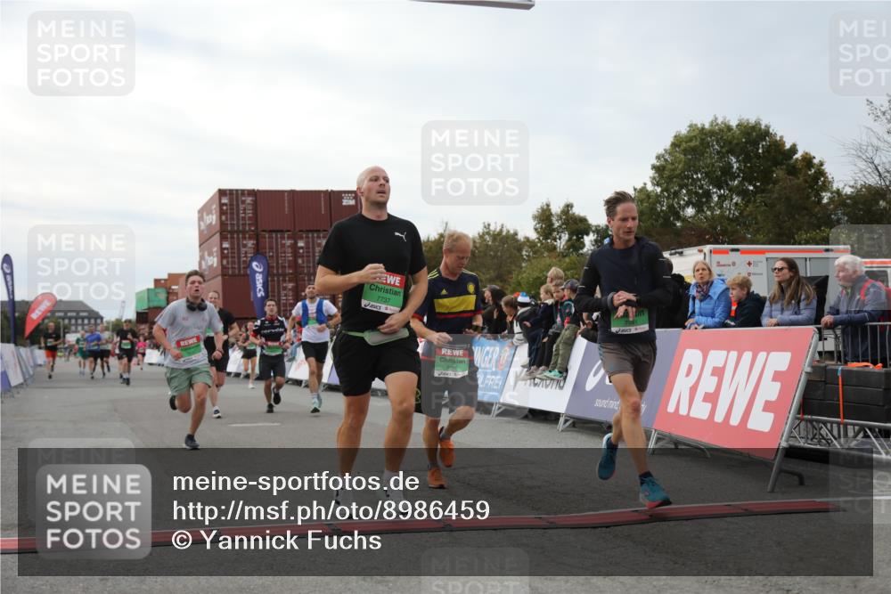 03.10.2025 - Köhlbrandbrückenlauf Yannick Fuchs http://msf.ph/oto/8986459 03.10.2025 15:58:50 Ziel 7081, 7101, 7117, 7120, 7182, 7238, 7244, 7256, 7356, 7737, 9086, 9186, 9187, 9195, 9196, 9197, 9398, 9512, 9750 meine-sportfotos.de