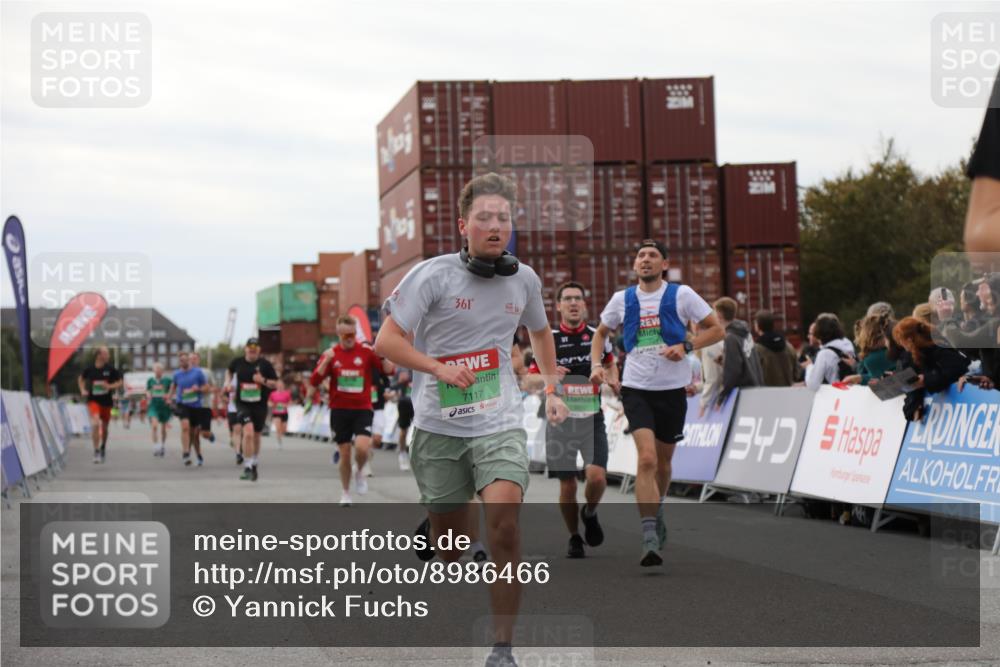 03.10.2025 - Köhlbrandbrückenlauf Yannick Fuchs http://msf.ph/oto/8986466 03.10.2025 15:58:50 Ziel 7081, 7101, 7117, 7120, 7182, 7238, 7244, 7256, 7356, 7737, 9086, 9186, 9187, 9195, 9196, 9197, 9398, 9512, 9750 meine-sportfotos.de