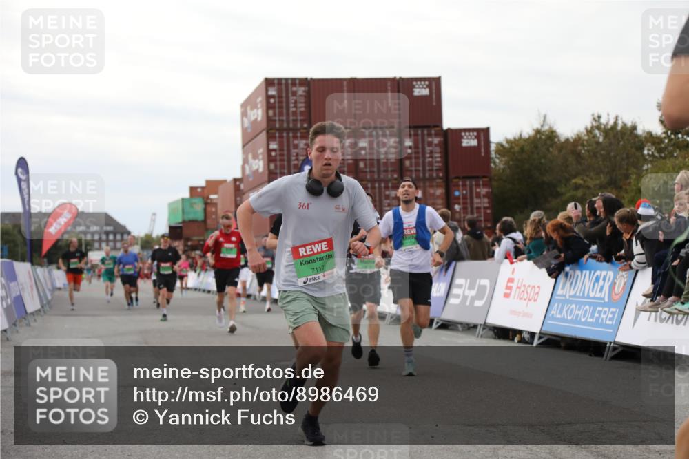 03.10.2025 - Köhlbrandbrückenlauf Yannick Fuchs http://msf.ph/oto/8986469 03.10.2025 15:58:51 Ziel 7081, 7086, 7101, 7117, 7120, 7182, 7238, 7244, 7256, 7356, 7737, 9086, 9186, 9187, 9195, 9196, 9197, 9398, 9512, 9750 meine-sportfotos.de